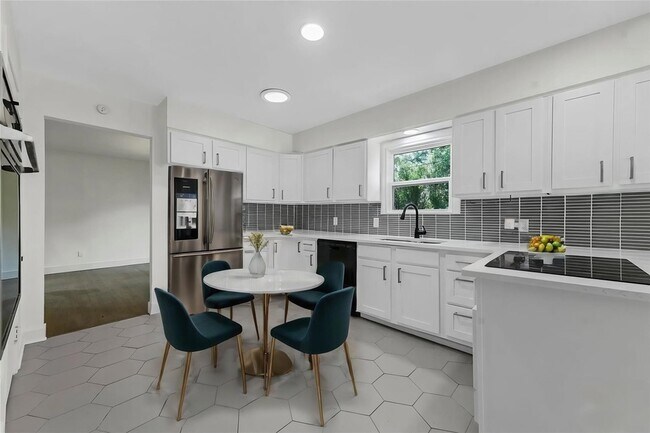 Building Photo - 3936 Piedmont Rd