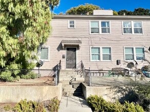 Building Photo - 526 Wilson Ave