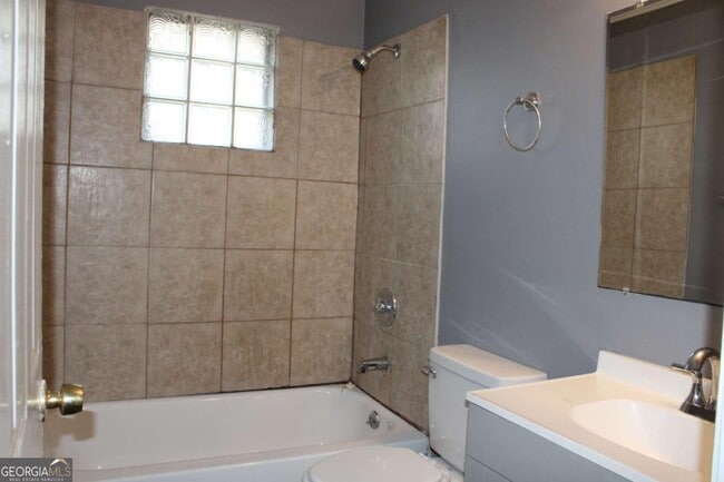 Building Photo - 884 Neal St NW