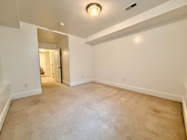 Building Photo - 157 M St