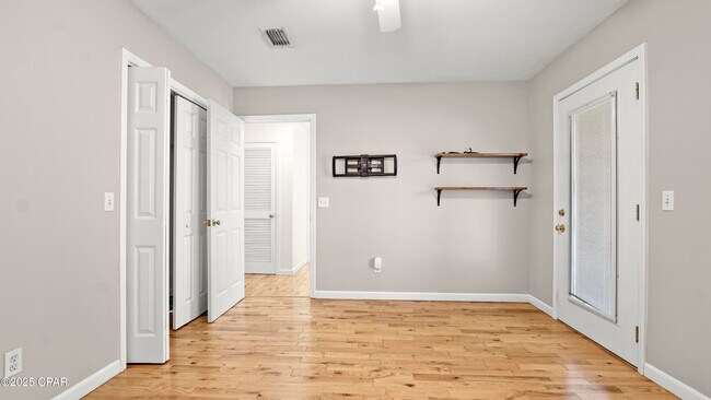 Building Photo - 5625 S Lagoon Dr