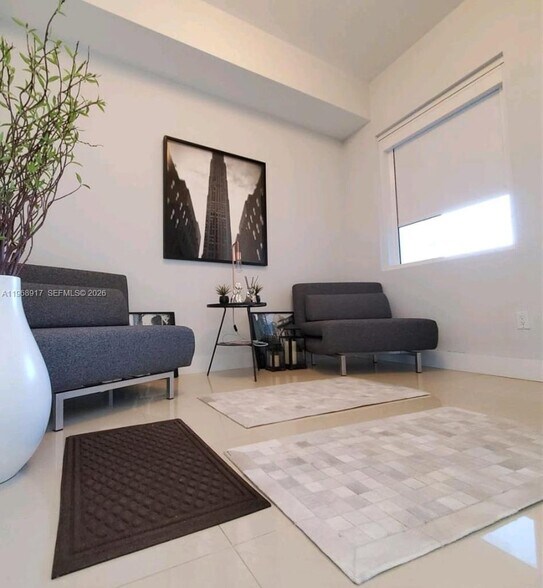 Building Photo - 2020 N Bayshore Dr