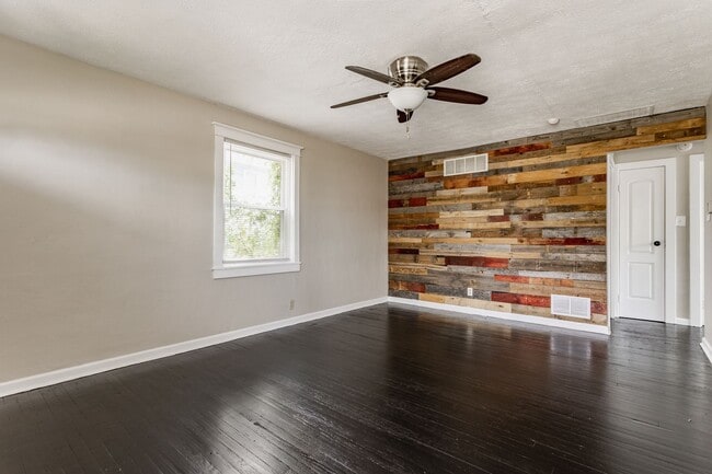 Building Photo - AVOID SCAMMERS!! WE DO NOT POST ON CRAIGSLIST!! Charming 2 Bedroom, 1 Bath brick home a block fro...