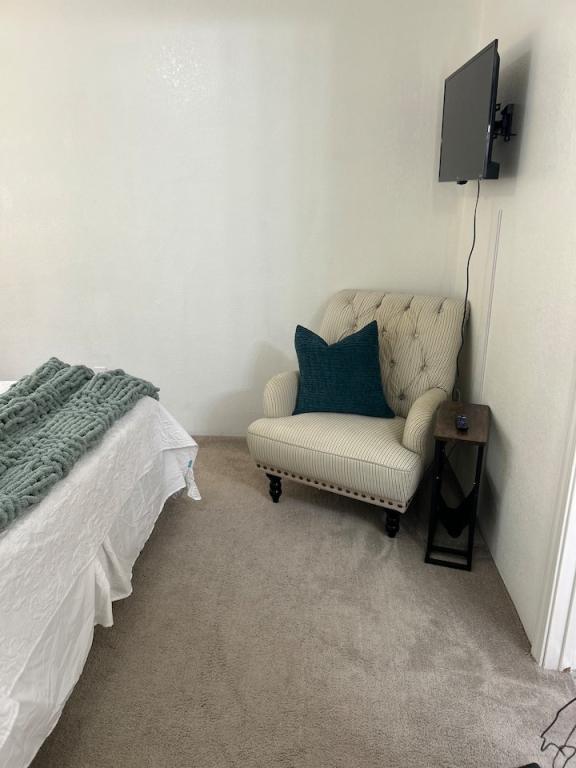 Building Photo - 563 Primrose Dr