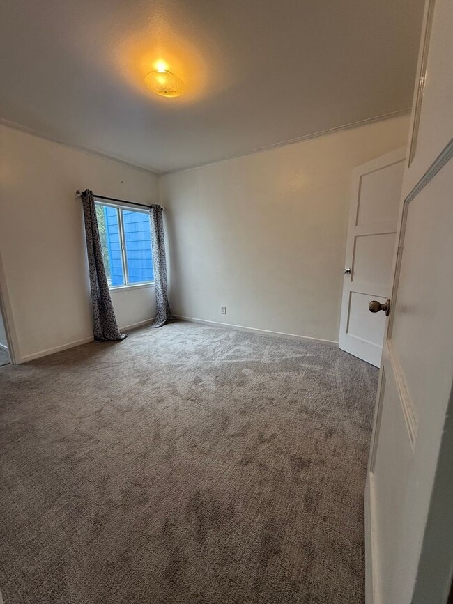 Building Photo - Bright 3BR Flat Near SFSU & BART – Prime I...