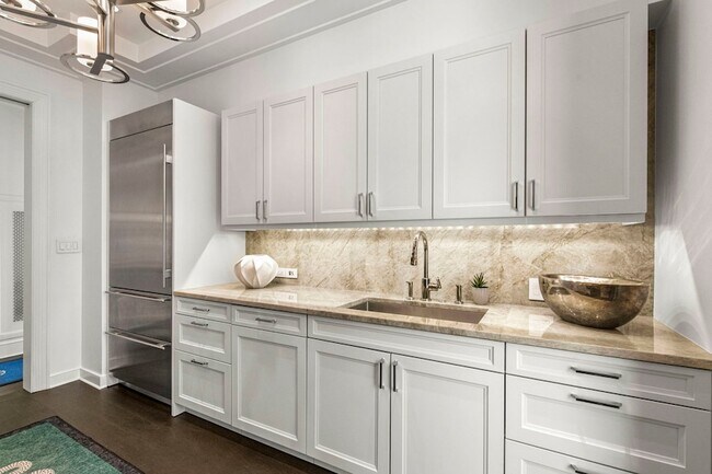 Building Photo - 118 E Erie St