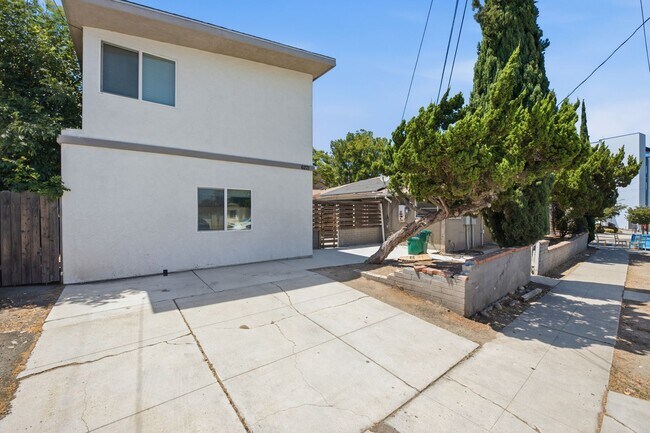 Building Photo - 6271 Mary Ln Dr
