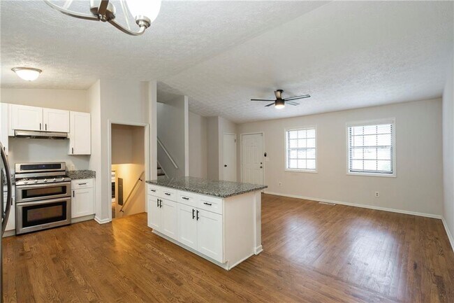 Building Photo - 2423 Falcon Ct