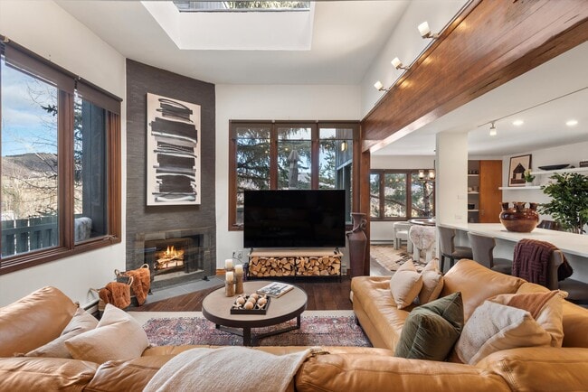 Building Photo - 382 Meadow Ranch Rd