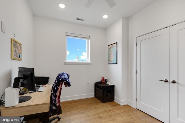 Building Photo - 1341 N Marston St