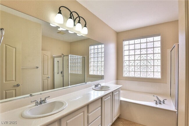 Building Photo - 2264 Laurel Heights Ln