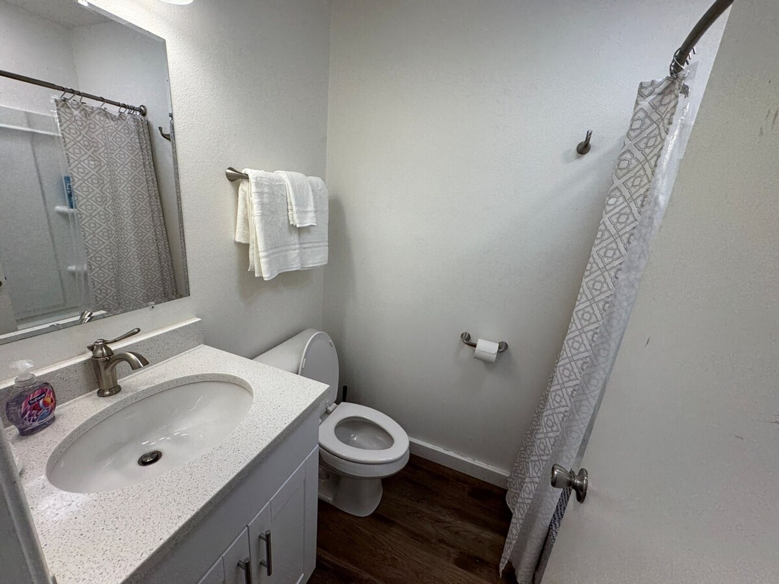 Building Photo - 798 S Cedar St