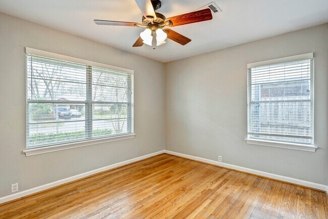 Building Photo - 1135 W 31st St