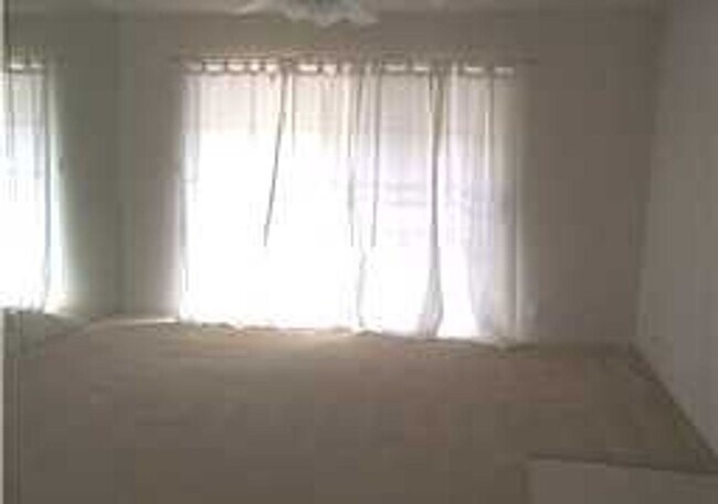 Building Photo - Crosspointe Townhouse - ground floor 2 bed...