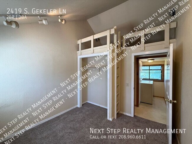 Building Photo - 2419 S Gekeler Ln