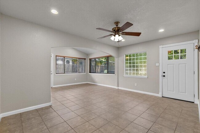 Building Photo - 7604 Robalo Rd