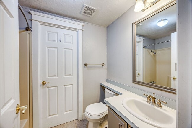 Building Photo - 4+ Bedroom Home - Surrounded by Nature, ne...