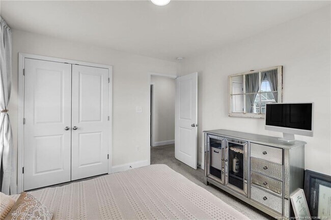 Building Photo - 173 London Dr