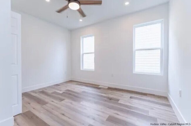 Building Photo - 520 Delaware Ave