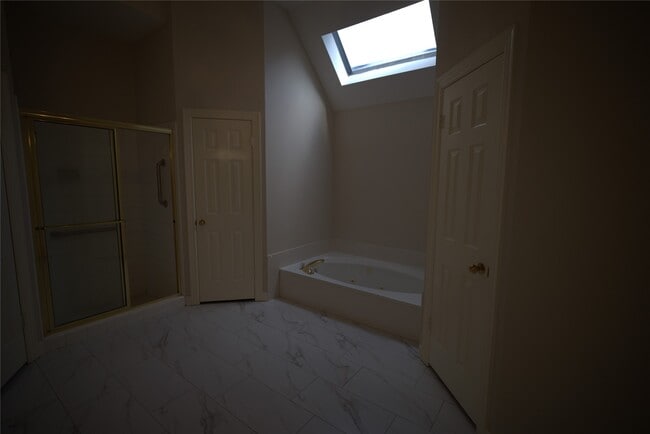 Building Photo - 1839 Lakewinds Dr