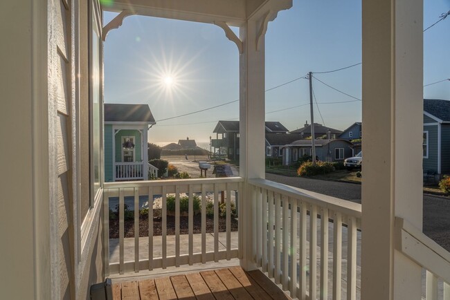 Building Photo - Beautiful Home in Nye Beach!