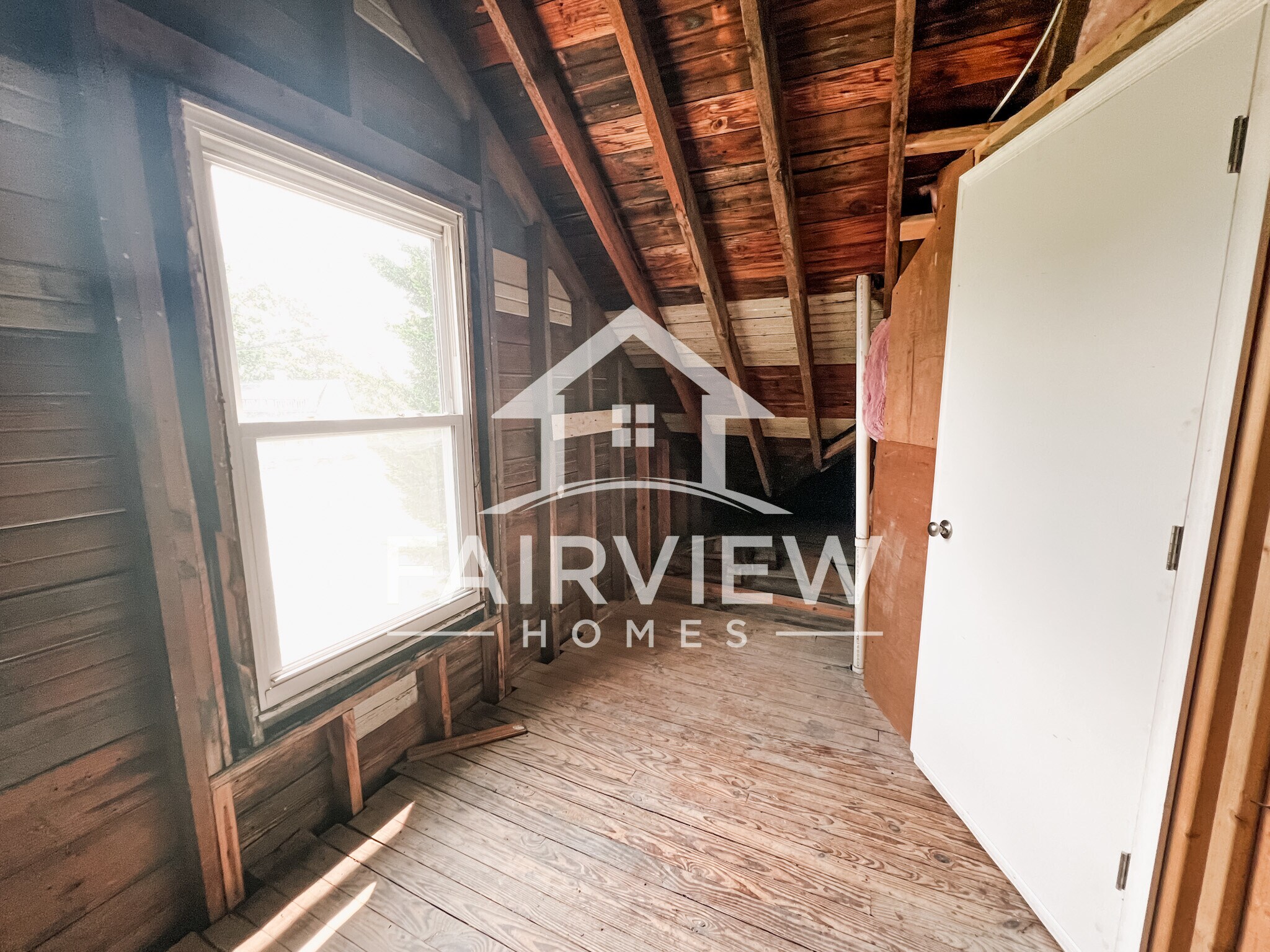 Building Photo - 3239 Mayflower Dr