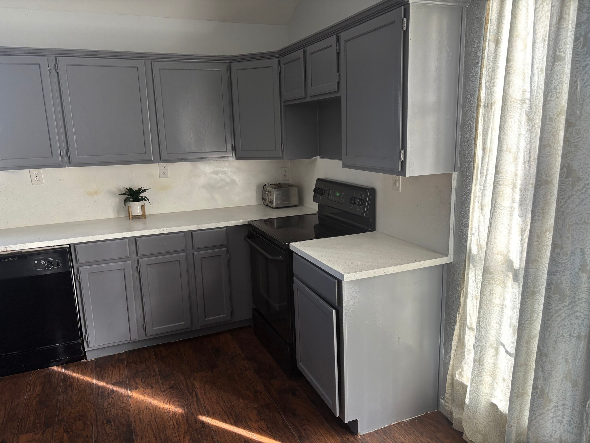 Building Photo - 12404 Sunland St