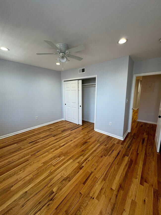 Building Photo - 384 Palisade Ave