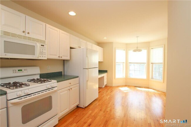 Building Photo - 904 Sienna Dr