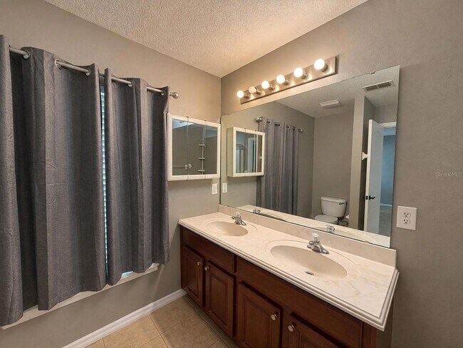 Building Photo - 895 Hacienda Cir