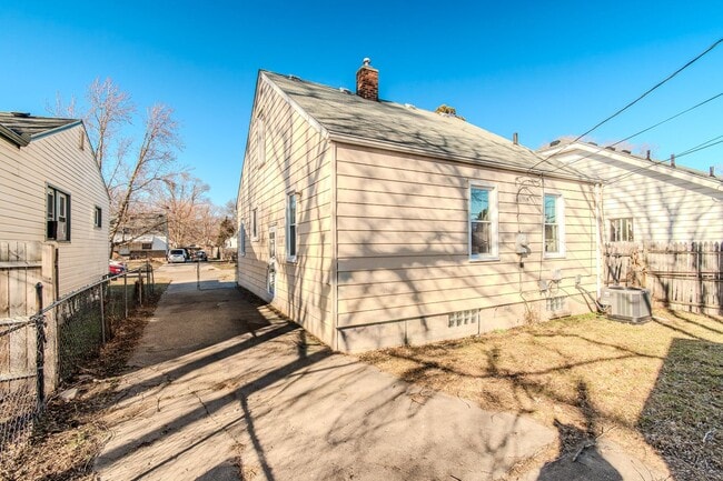 Building Photo - Charming Hazel Park Bungalow with Renovated Kitchen & Fenced Yard