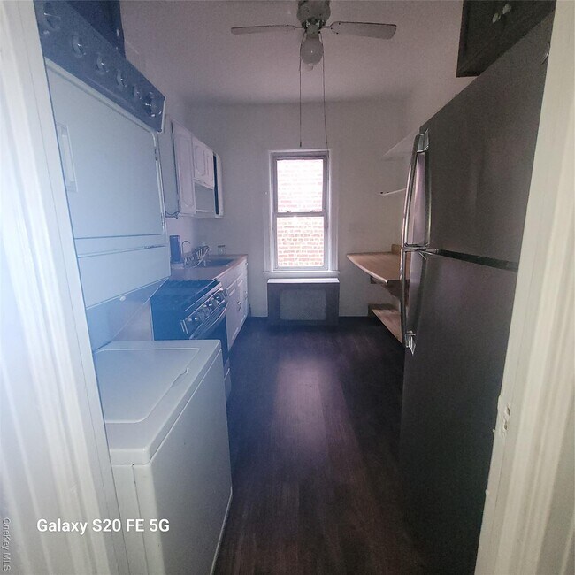 Building Photo - 93-18 240th St