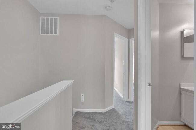 Building Photo - 1947 Winslow Ct