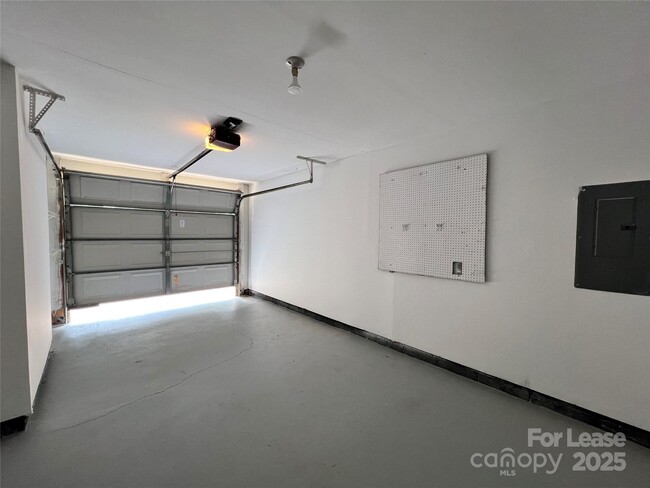 Building Photo - 209 Indian Paint Brush Dr