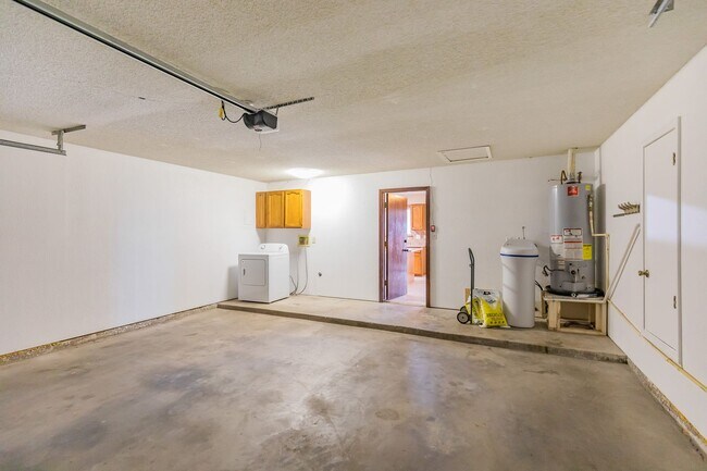 Building Photo - Beautiful Home Near Foothills Park With Gr...