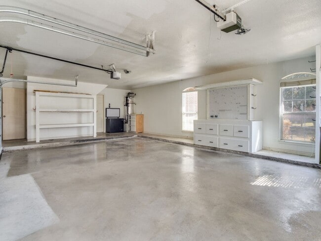 Building Photo - Incredible 4-bedroom, 3-bath Home with sparkling Pool on a gorgeous lot in highly sought-after Al...