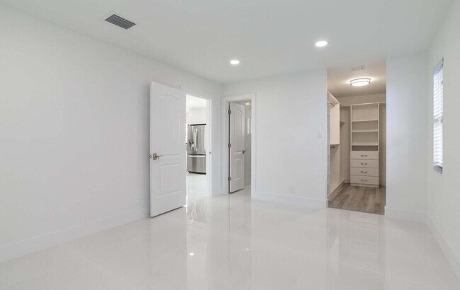 Building Photo - 524 NW 53rd St