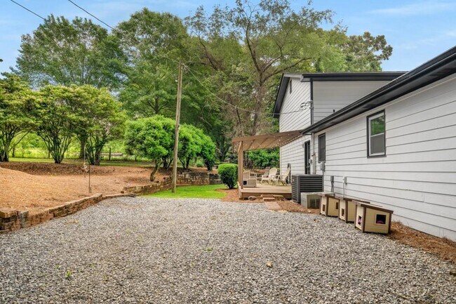 Building Photo - 3142 Chamblee Gap Rd