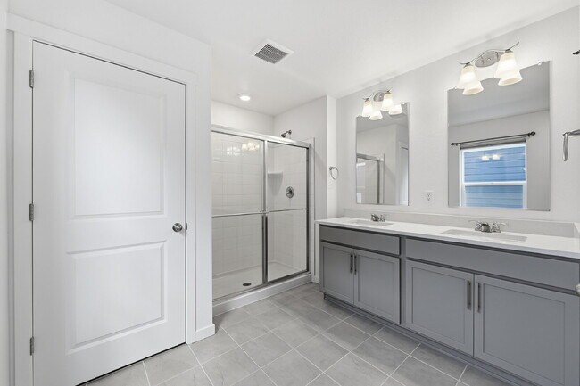 Building Photo - $2,695.95- 3 bed, 2.5 bath Home in Monument with Central AC and 2 Car Garage!