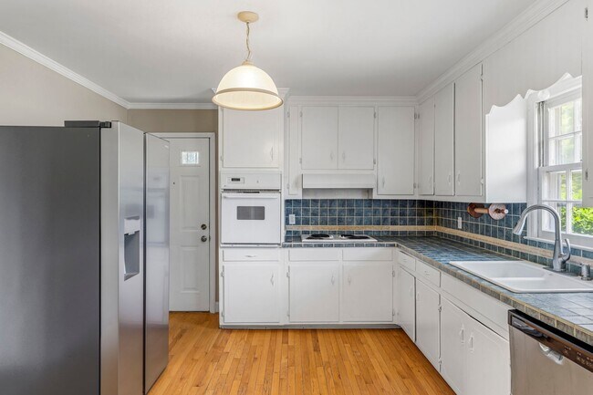 Building Photo - Large Renovated Ranch Home, Two Kitchens & Two Living Areas, Hardwood Flooring, Deck, Fenced!