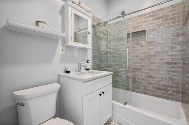 Building Photo - 215 W 138th St