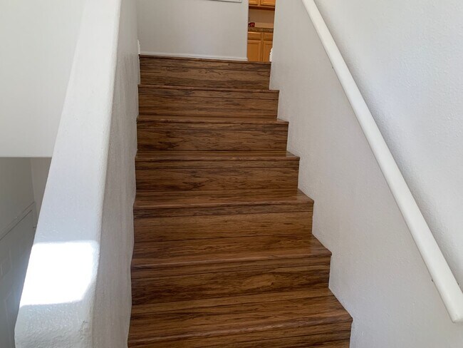 Building Photo - Lovely furnished Green Valley condo in Res...