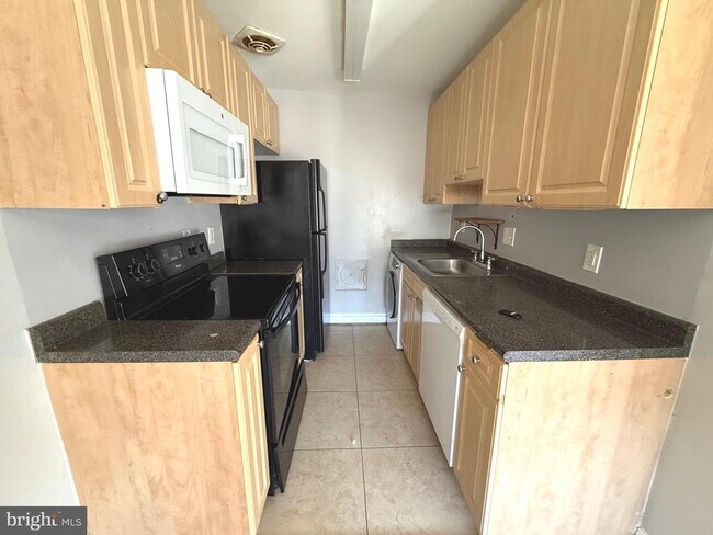 Building Photo - 1005 Chillum Rd