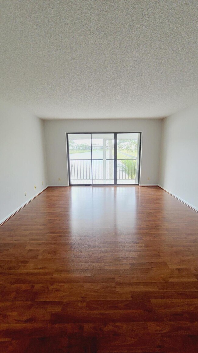 Building Photo - 1109 Green Pine Blvd