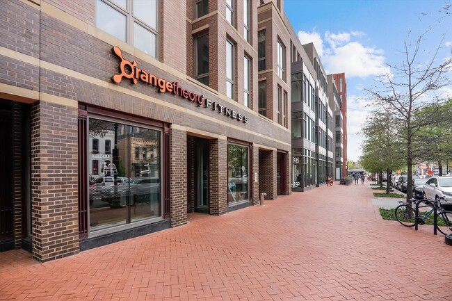 Building Photo - E Street NE 643