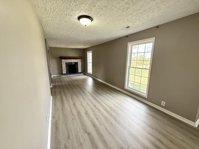 Building Photo - 660 Jones Knob Rd