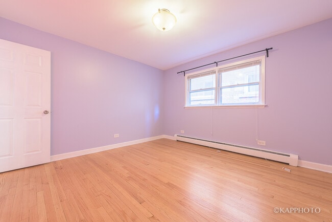 Building Photo - 5942 W Addison St