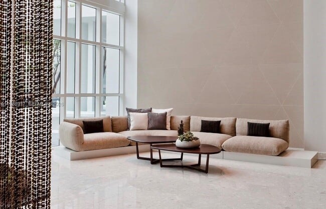 Building Photo - 2020 N Bayshore Dr