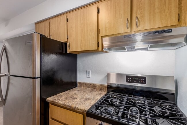 Building Photo - 2 Bedroom townhouse
