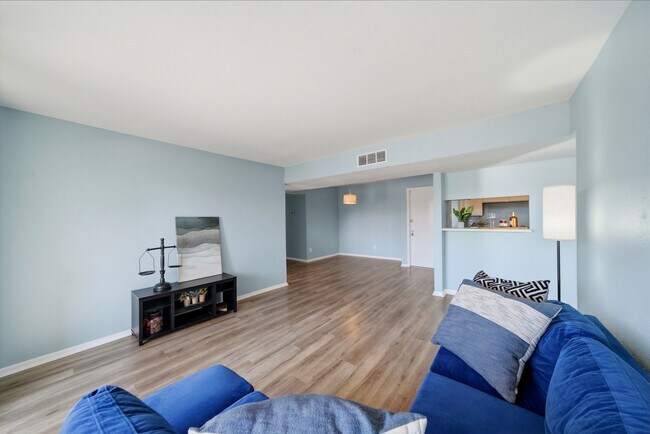 Building Photo - 8523 Hearth Dr